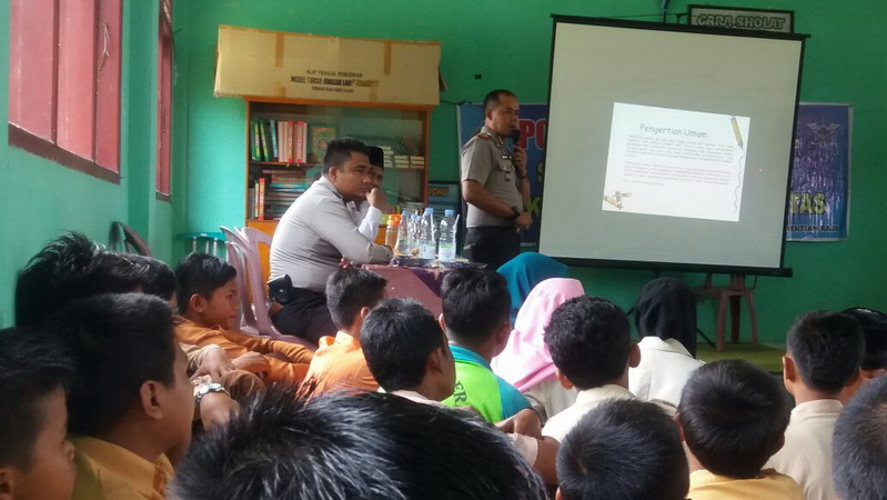 Taja Penyuluhan di SMPN 2, Ini Pesan Kapolsek Dadan Wardan
